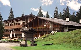 Rifugio Escursionistico Tita Piaz